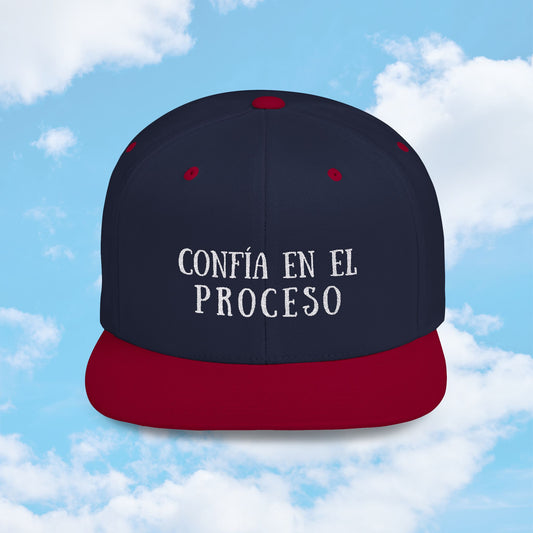 Gorra Inspiradora – Confía en el Proceso | Ajustable y Moderna