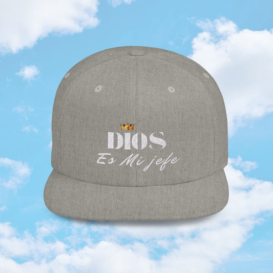 Gorra Inspiradora – Dios Es Mi Jefe | Ajustable y Moderna